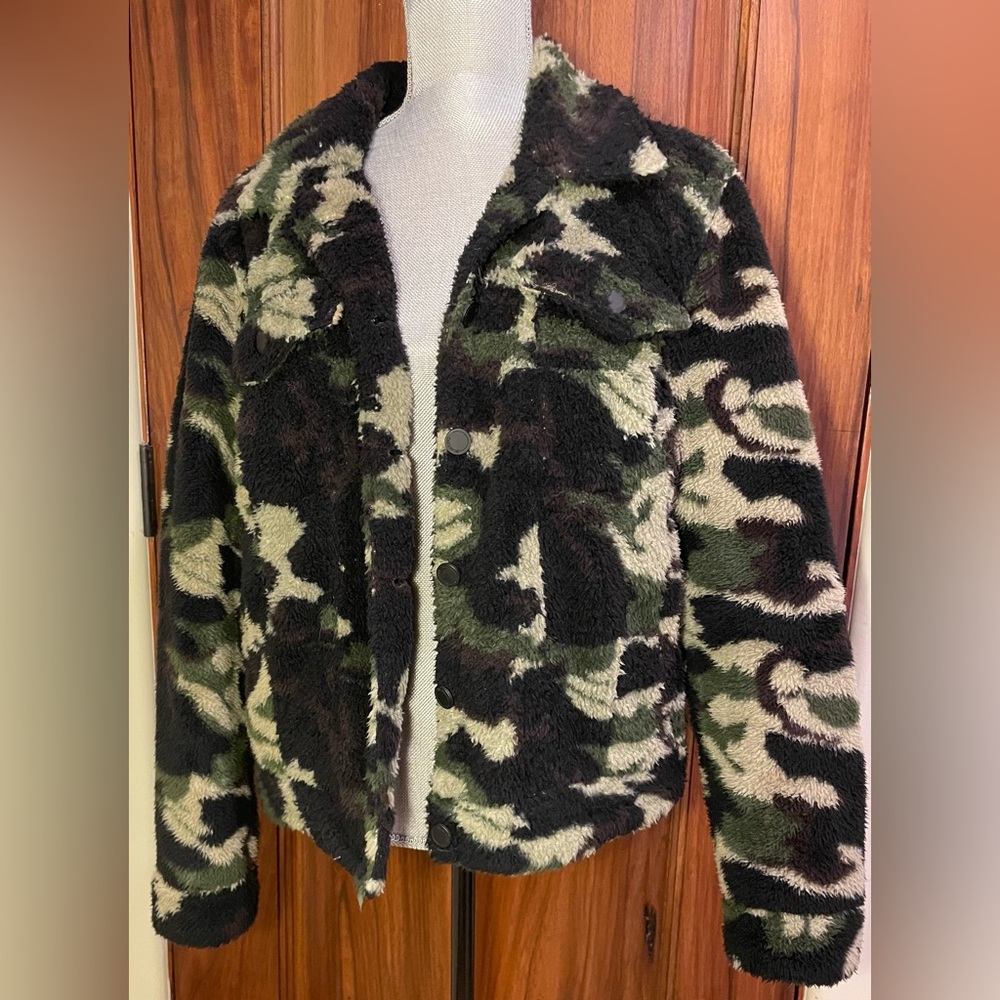 Blank NYC Camo Sherpa Jacket. Womens Medium